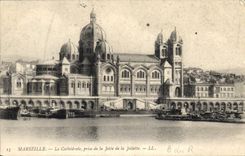 CPA Marseille La Cathedrale prise de la Jetee de la Joliette 