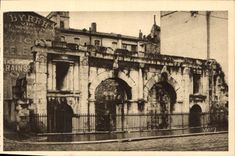 CPA La Douce France Nimes Gard la porte d'Auguste Byrrh