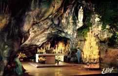 CPA Lourdes la Grotte Miraculeuse 