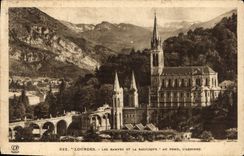 CPA Lourdes les rampes et la Basilique au fond l'Arbiden 