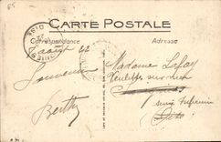 CPA Lourdes La Vierge couronnee et le Chateau 