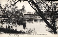 CPA Mantes sur Seine La Cathedrale vue de l'Ile Notre Dame 