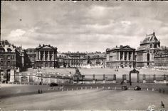 CPA Versailles S et O le Chateau la Place d'Armes 
