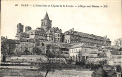 CPA Caen L'Hotel Dieu et l'Eglise de la Trinite Abbaye aux Dames 