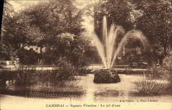 CPA Cambrai Square Fenclon Le jet d'eau 