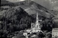CPA Lourdes La Basilique vue plongeante 