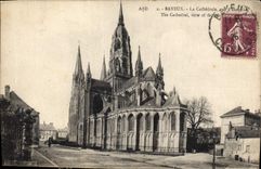 CPA Bayeux La Cathedrale vue d'ensemble 