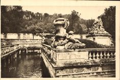 CPA La Douce France Nimes Gard Jardin de la Fontaine Les Bains Romains 