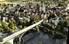 CPA La Roche Posay les Bains Vienne Le Pont sur la Creuse et la Ville 