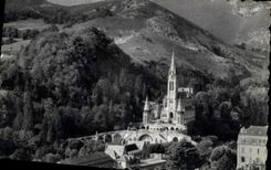 CPA Lourdes La Basilique vue plongeante 