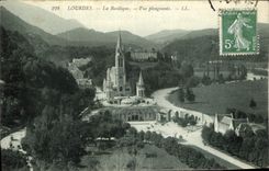 CPA Lourdes La Basilique Vue plongeante 