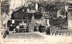 CPA Les Hautes Pyrenees Lourdes La Grotte Miraculeuse 