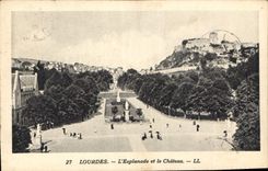 CPA Lourdes L'Esplanade et le Chateau 