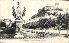 CPA Lourdes Vierge Couronnee et Chateau 