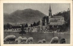 CPA Lourdes La Basilique et le Pic du Jer 