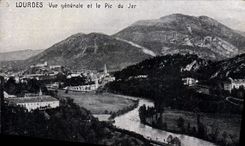 CPA Lourdes Vue generale et le Pic du Jer 