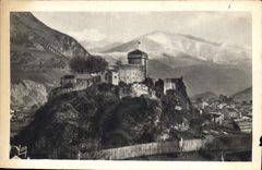 CPA Lourdes le Chateau fort et le Montagnes 
