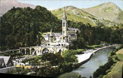 CPA Lourdes Htes Pyr La Basilique et le Gave 