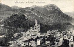 CPA Les Pyrenees Lourdes vue d'ensemble 