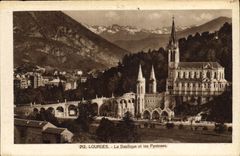 CPA Lourdes la Basilique et les Pyrenees 
