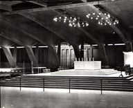 CPA Pelerinage National a Lourdes Maitre Autel de la Basilique Souterraine 