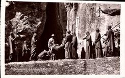 CPA Lourdes le Calvaire XIV station Jesus est mis dans le Sepulcre 