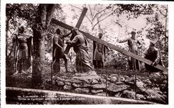 CPA Lourdes le Calvaire V station Simon le Cyreneen Aide Jesus a Porter sa Croix 