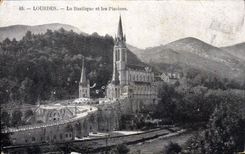CPA Lourdes la Basilique et les Piscines 