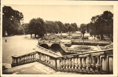 CPA Nimes Gard jardin de la Fontaine vue d'ensemble des Bains Romains 