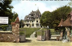 CPM Rambouillet S et O Institut International d'Etudes Francaises Chateau du Vieux Moulin 