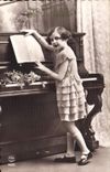 CPA Enfant Piano