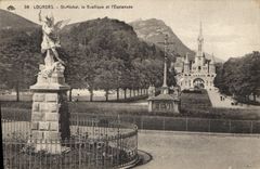 CPA Lourdes St Michel la Basilique et l'Esplanade 