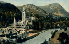 CPA Lourdes la Basilique et le Gave 