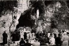 CPA Lourdes La Grotte Miraculeuse 