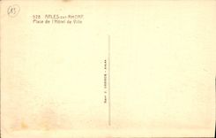 CPA Arles sur Rhone Place de l'Hotel de Ville 