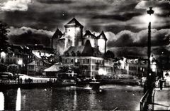 CPA Annecy la nuit le Port et le Chateau illumine 