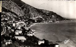 CPA Menton vue sur la Baie de Garavan et la Frontiere Italienne 