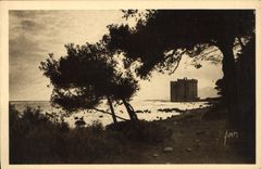 CPA Cannes Alpes Maritimes l'ile St Honorat le Vieux Chateau 