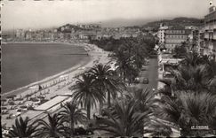 CPA Cannes Alpes Maritimes Vue prise de la Croisette et le Suquet 