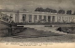 CPA Versailles Palais du Grand Trianon Le Peristyle Central 