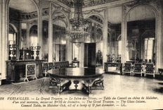 CPA Versailles Le Grand Trianon Le Salon des Glaces Table du Conseil en chene de Malabar d'un seul m
