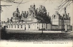 CPA Chambord Le Chateau cote sud est Entree du Parterre du Roi de Pologne 