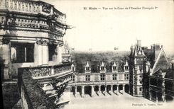CPA Blois Vue sur la Cour de l'Escalier Francois Ier 