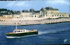 CPA Trouville Reine des Plages Un yacht quiltant le Port Bateau