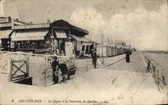 CPA Luc sur Mer La Digue et la Passerelle du Quelhoc 