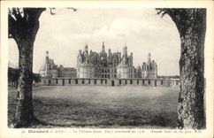 CPA Chambord L et Ch Le Chateau mon hist commence en 1526 facade sud vu du parc 