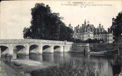 CPA Chambord L et C Le Chateau Mon hist et le pont sur le Cosson 
