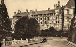 CPA La Douce France Chateaux de la Loire Chateau de Blois Loir et Cher Facade Francois I 