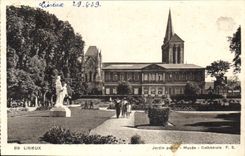 CPA Lisieux Jardin public Musee Cathedrale 