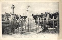 CPA Lisieux Statue Sainte Therese au Cimetiere de Lisieux 